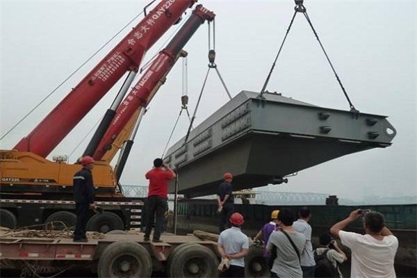 新疆大型构件吊装过程中的力学分析与稳定性控制如何？